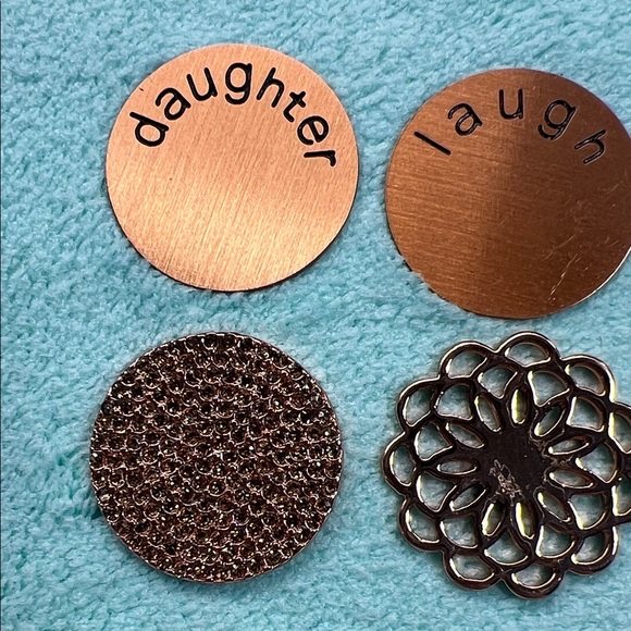 Floating Locket Charm Coin - Picture 3 of 7